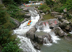 Comifo organiza actividades de Rafting de empleados a huangtengxia